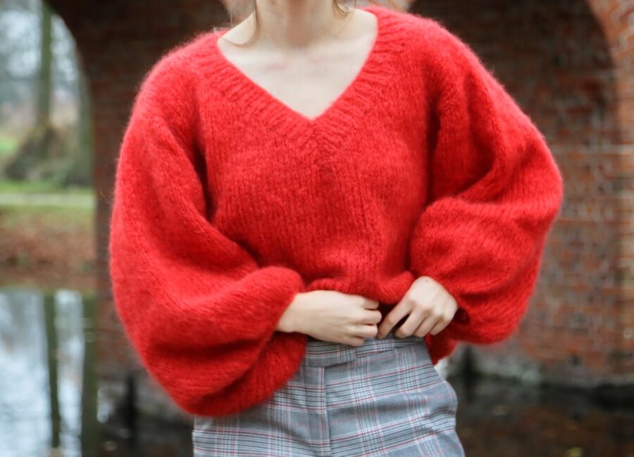 czerwony moherowy sweter wzór na druty